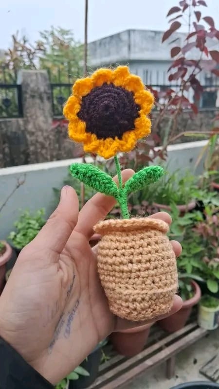 Knitted Sunflower that stays forever